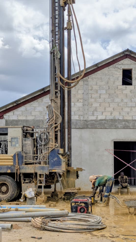 Drilling rig adjacent to project building